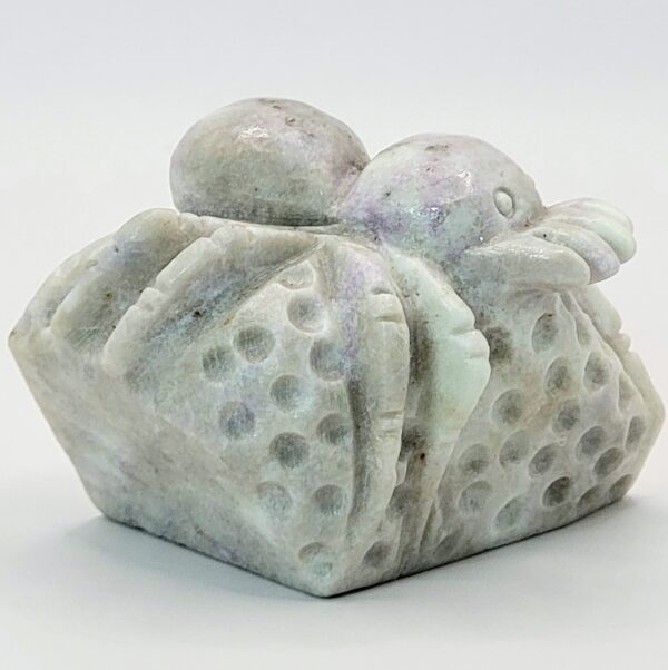 Hackmanite Spider Carving - Image 5