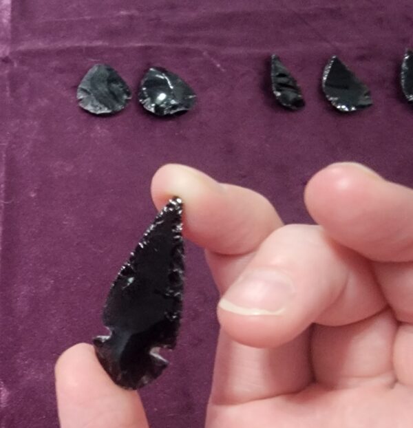 Obsidian Arrowheads - Image 9