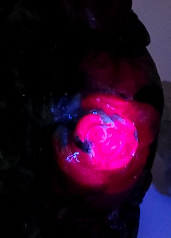 Ruby Zoisite Roses Carving - Image 9