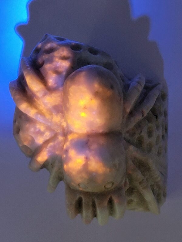 Hackmanite Spider Carving - Image 14