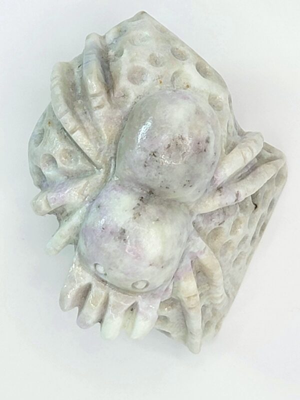 Hackmanite Spider Carving - Image 2