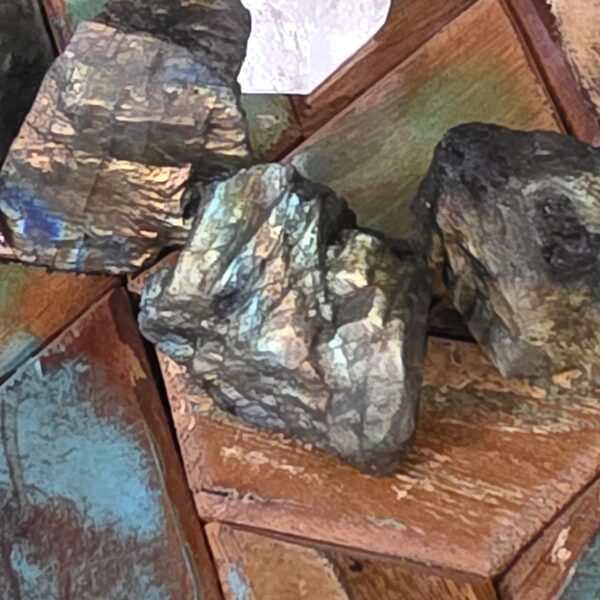 Raw Flashy Labradorite - Image 6