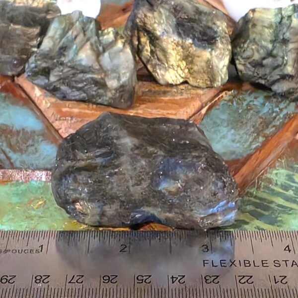Raw Flashy Labradorite - Image 3