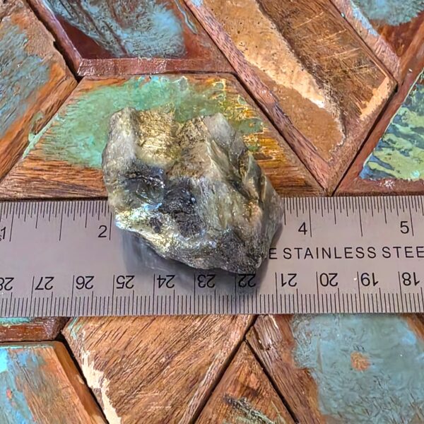 Raw Flashy Labradorite - Image 9