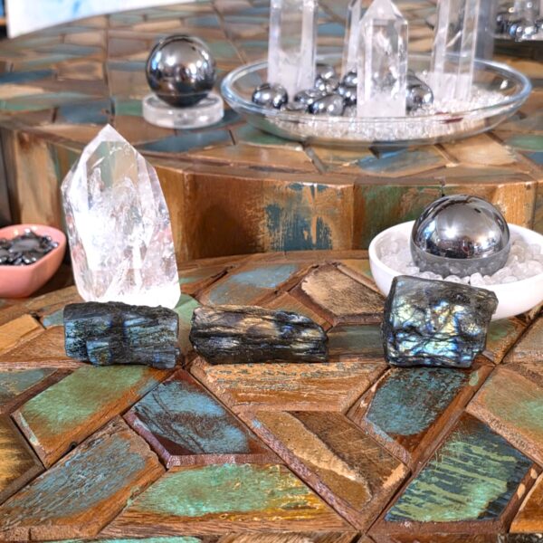 Raw Flashy Labradorite - Image 28