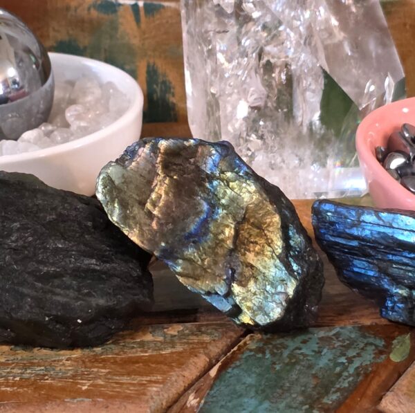Raw Flashy Labradorite - Image 23