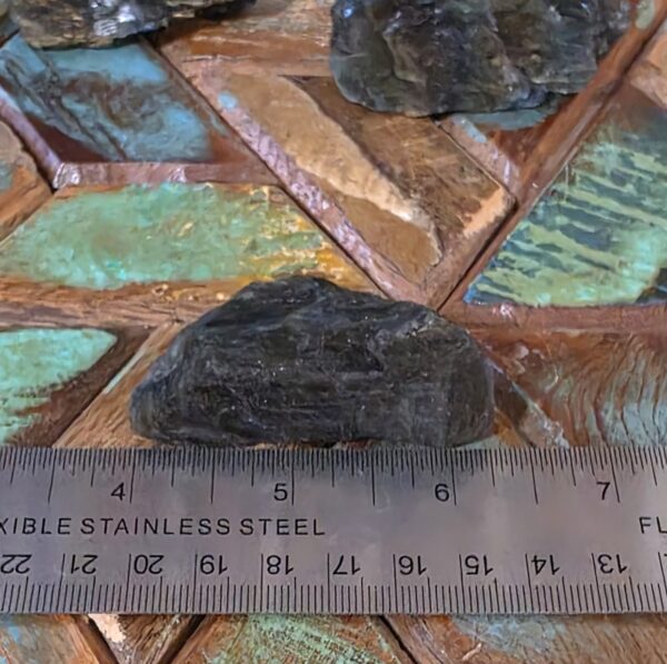 Raw Flashy Labradorite - Image 26